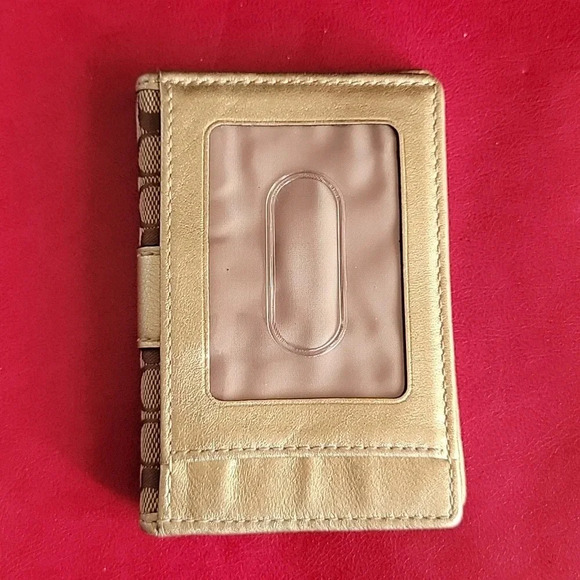 Coach - Picture 2 of 7